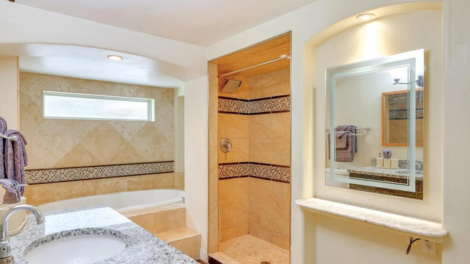 8 Mi To Dtwn Pet-Friendly Phoenix Home!